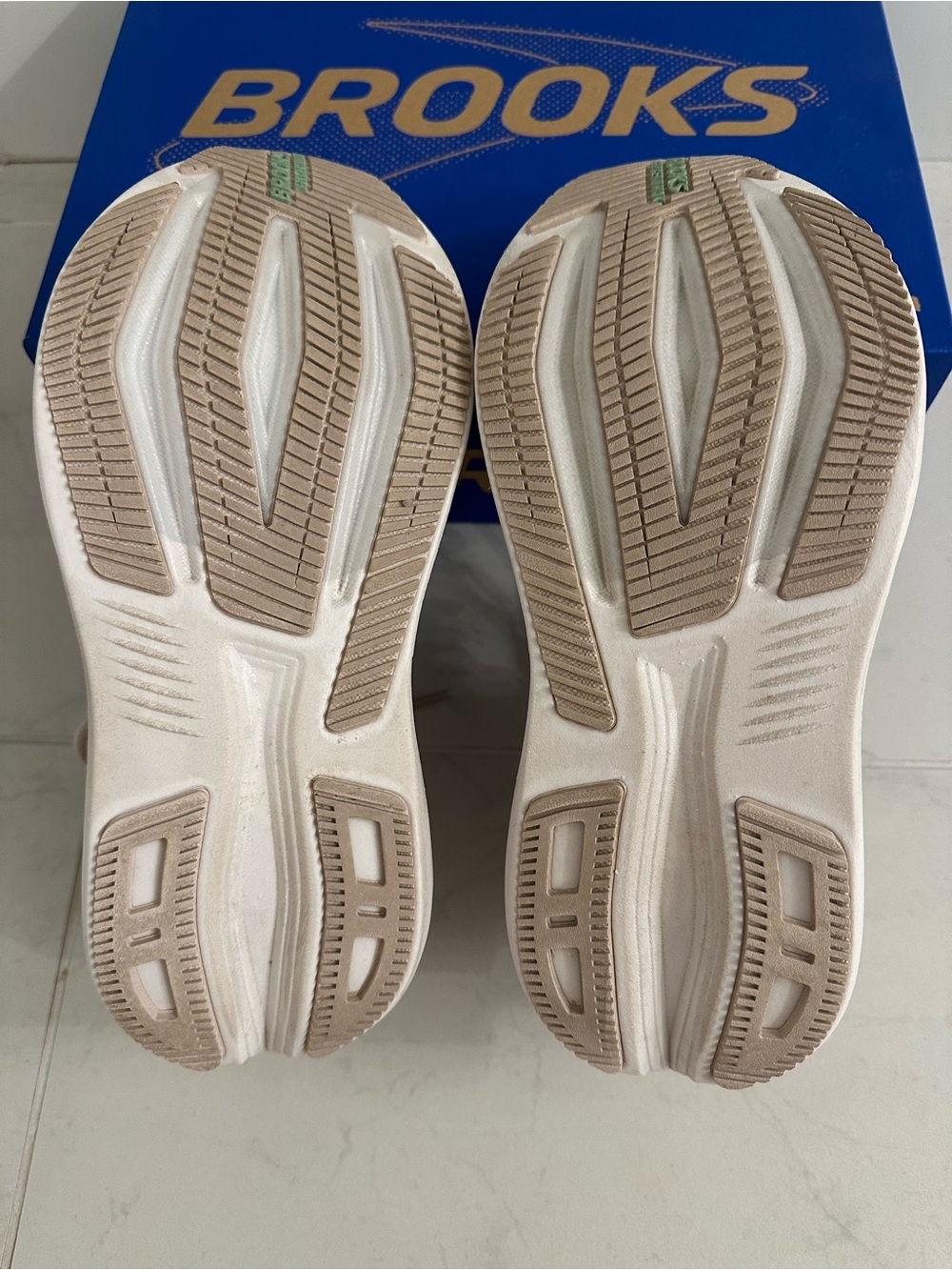 Brooks Women's Glycerin Max 2 Running Shoes (8) - Picture 6 of 7